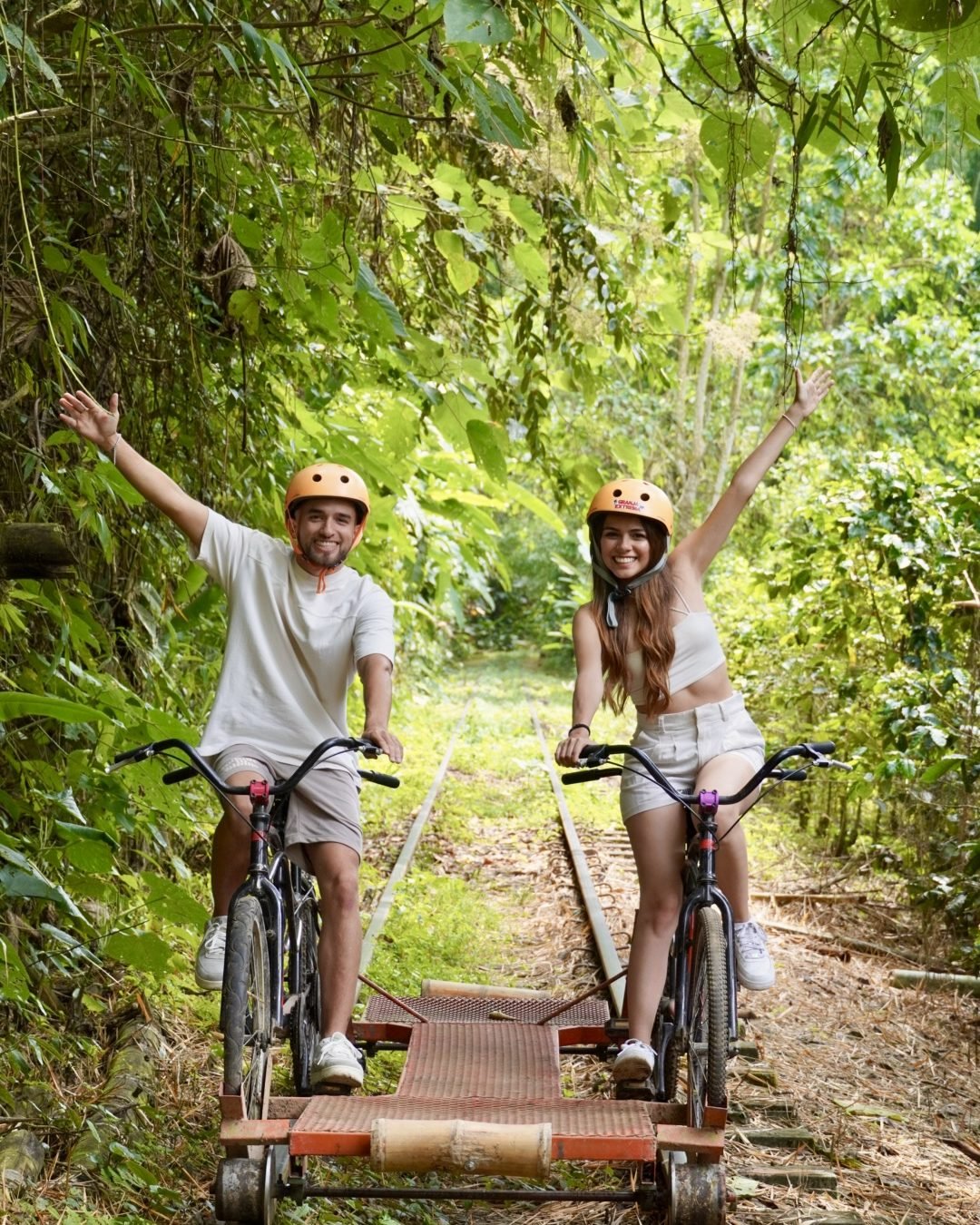 Disfruta de la aventura del Bici-Riel en pareja, con amigos o familia para conocer una experiencia diferente en La Granja Ecohotel.